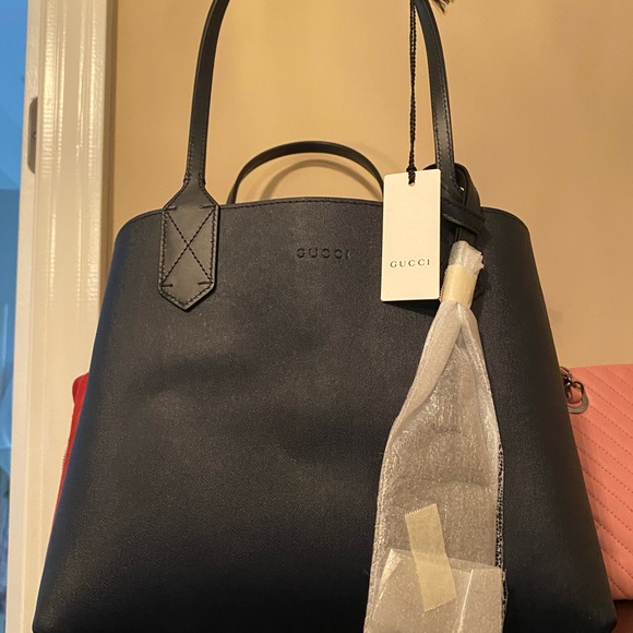 ⭐️Traded⭐️ Gucci Floral/Monogram Reversible Tote - Picture 3 of 6